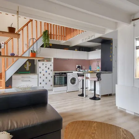Apartment Pour 2 Sur La Corniche De St Hilaire Les Bussolleries
